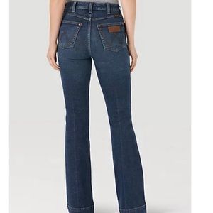 Women’s Wrangler Trouser Boot Jeans 25 x 30 just were a little too big on me